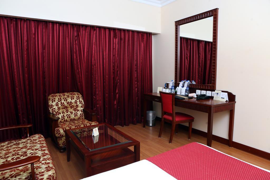 Joys Palace Hotel Thrissur Esterno foto