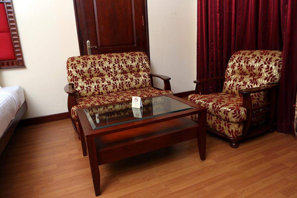 Joys Palace Hotel Thrissur Esterno foto
