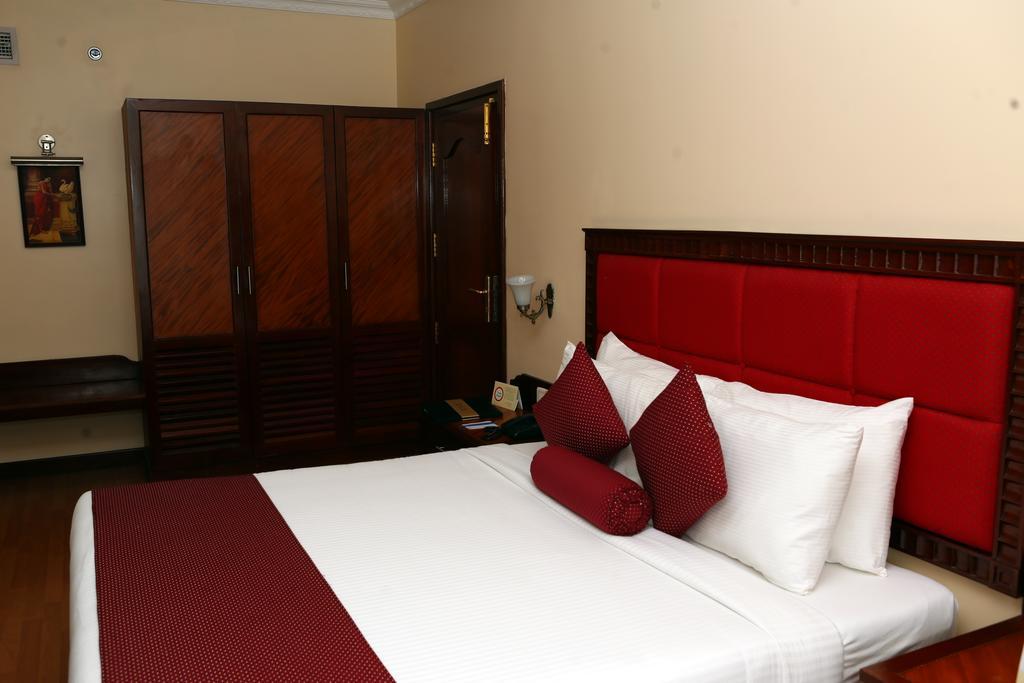 Joys Palace Hotel Thrissur Esterno foto
