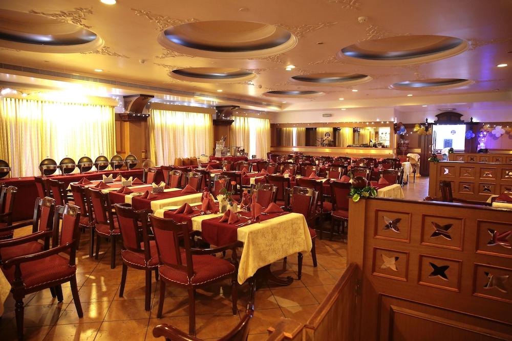 Joys Palace Hotel Thrissur Esterno foto