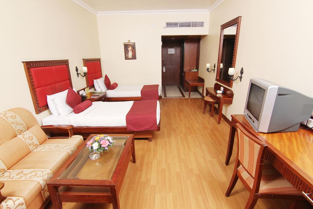 Joys Palace Hotel Thrissur Esterno foto