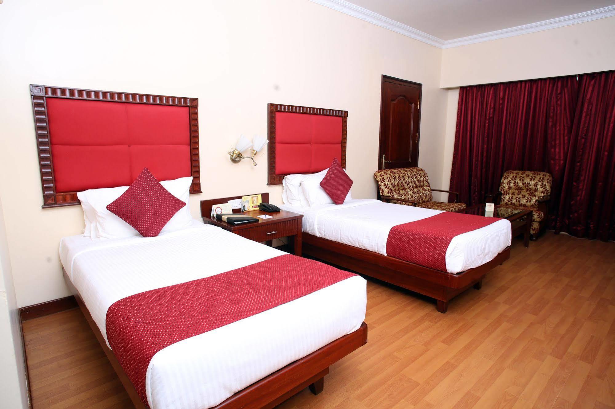 Joys Palace Hotel Thrissur Esterno foto