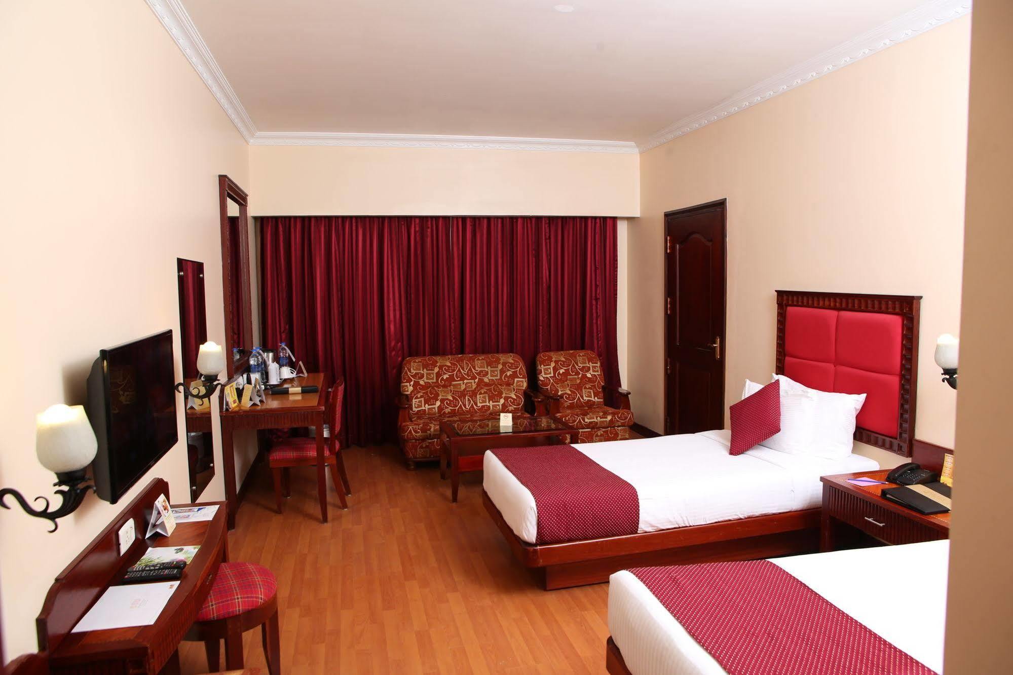 Joys Palace Hotel Thrissur Esterno foto