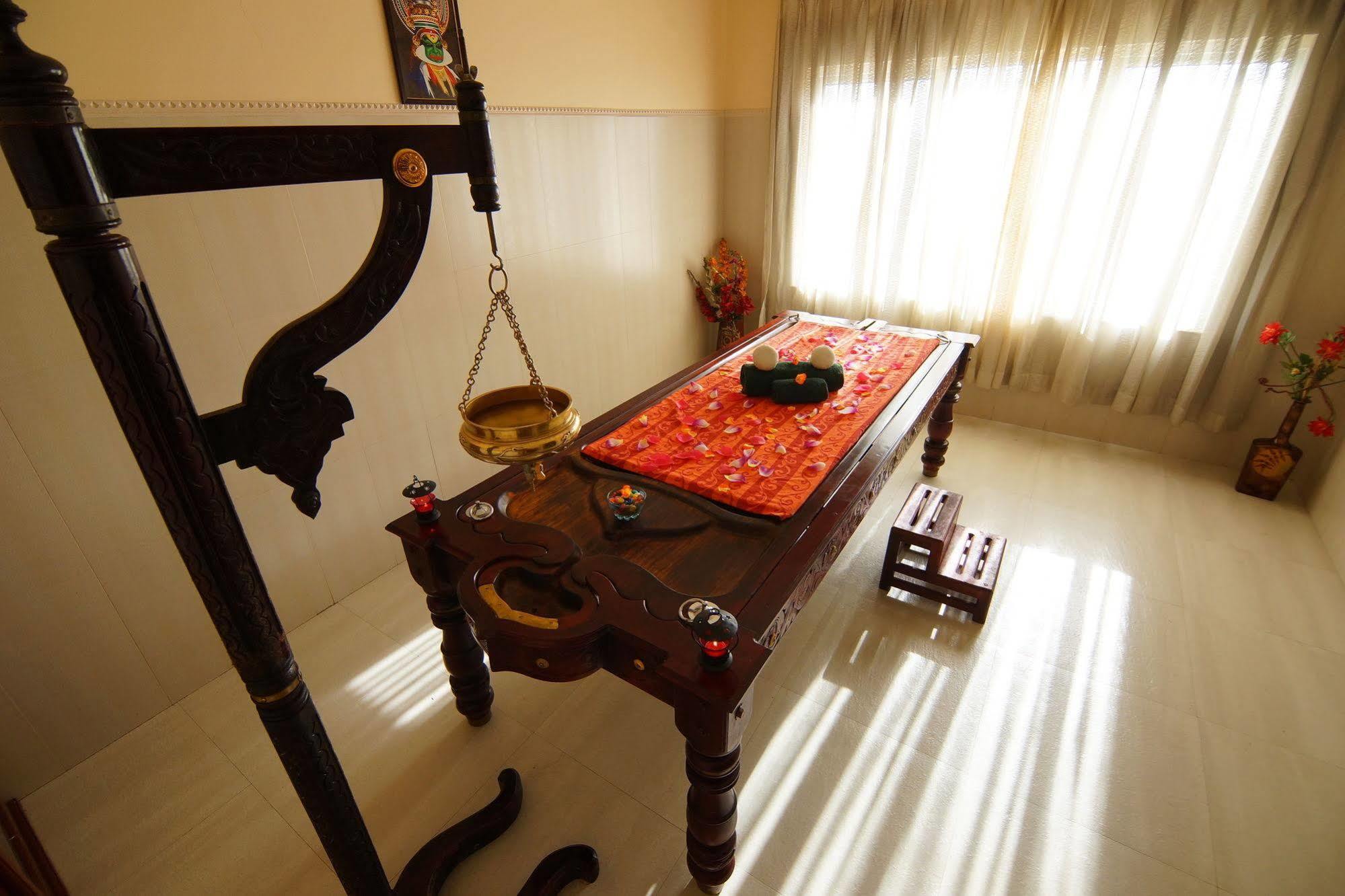 Joys Palace Hotel Thrissur Esterno foto