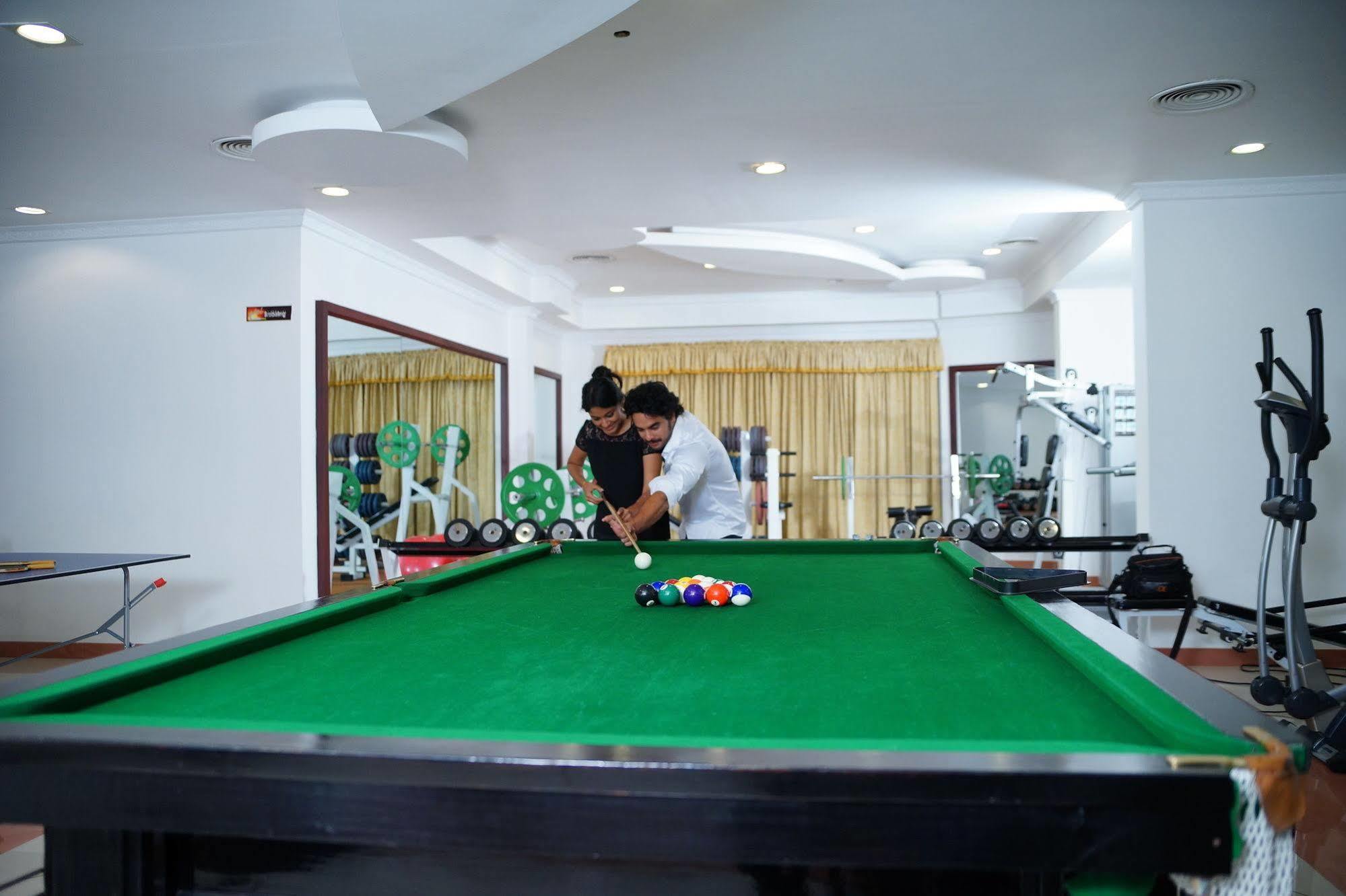 Joys Palace Hotel Thrissur Esterno foto