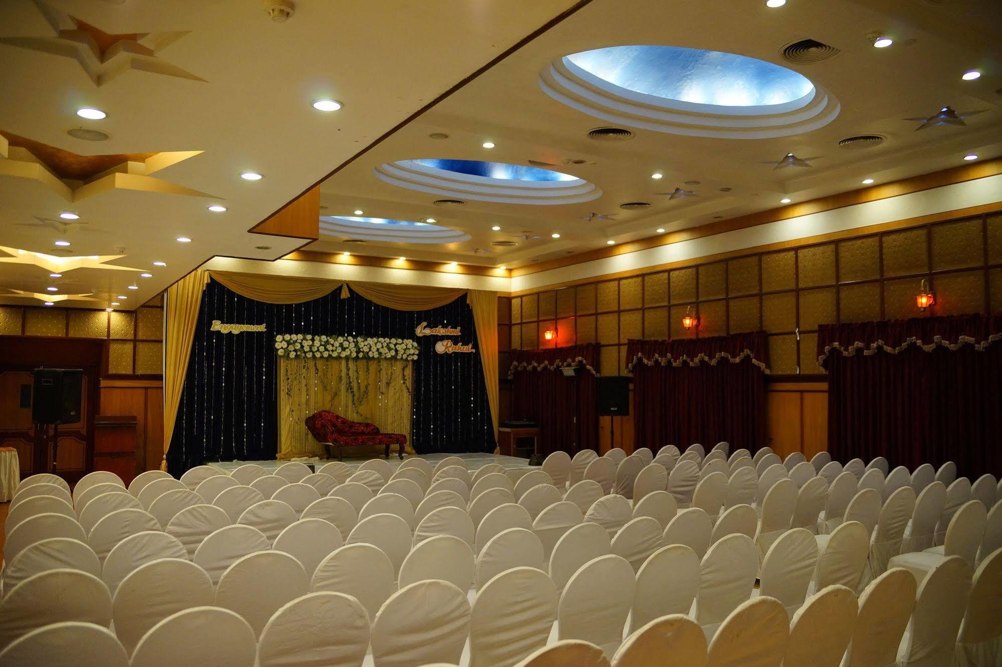 Joys Palace Hotel Thrissur Esterno foto