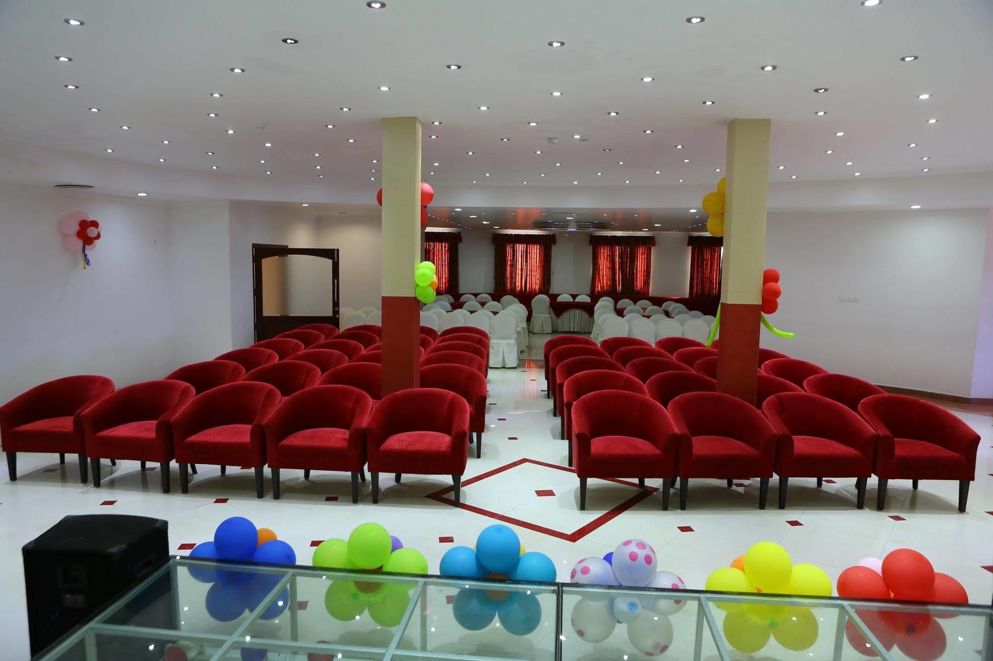 Joys Palace Hotel Thrissur Esterno foto