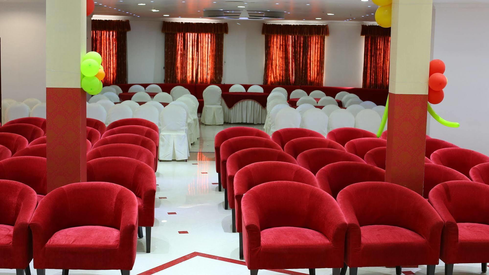 Joys Palace Hotel Thrissur Esterno foto
