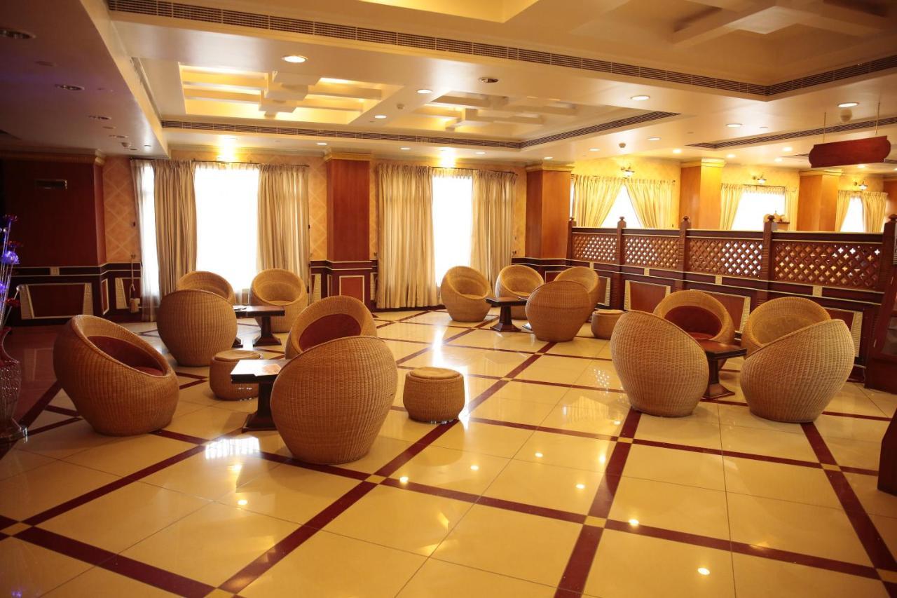 Joys Palace Hotel Thrissur Esterno foto