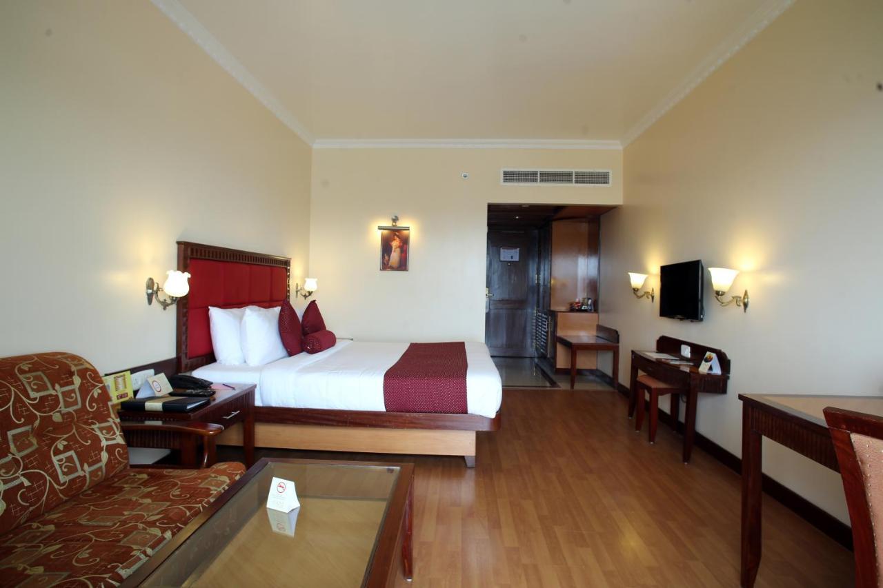Joys Palace Hotel Thrissur Esterno foto