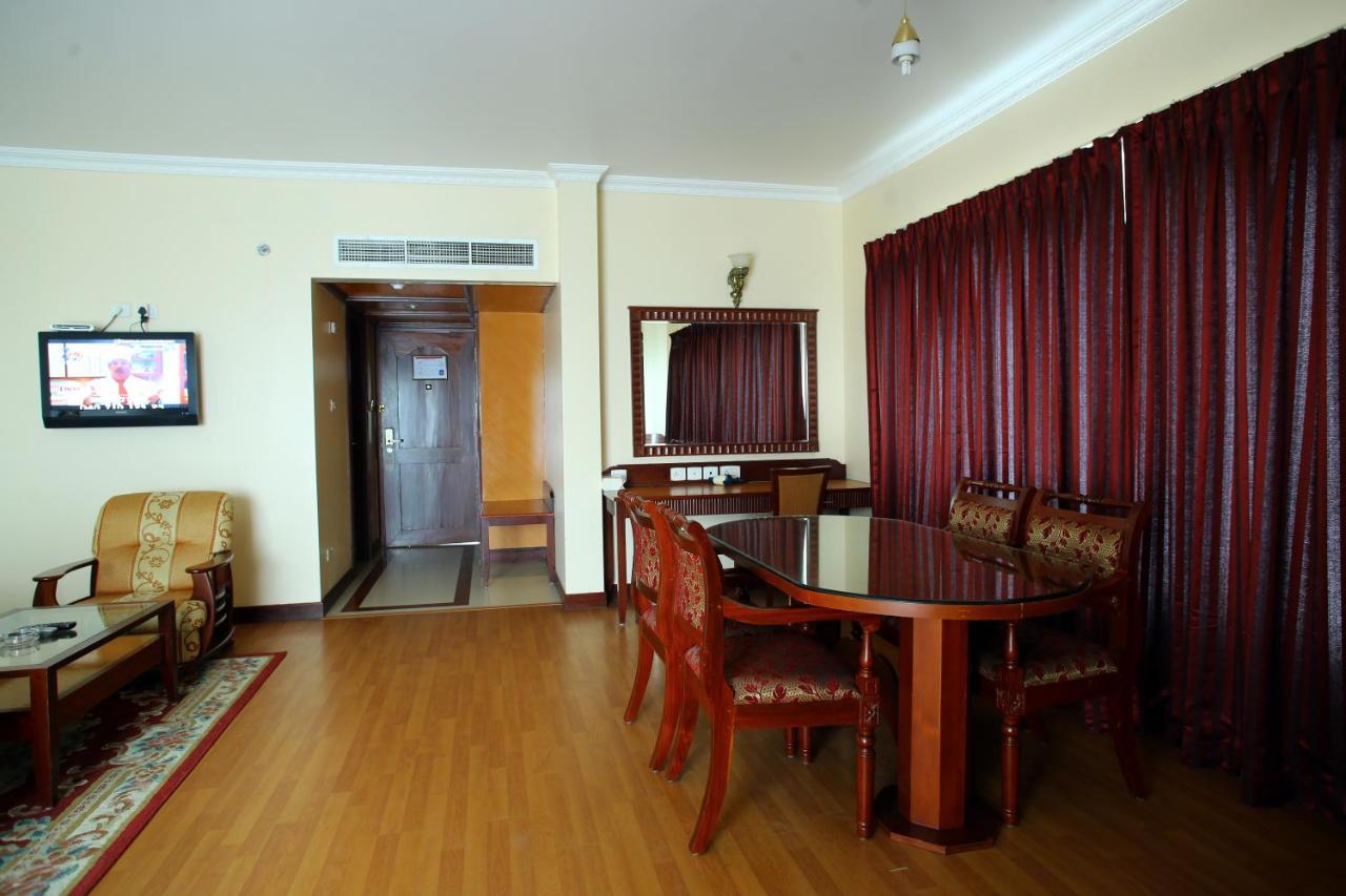 Joys Palace Hotel Thrissur Esterno foto